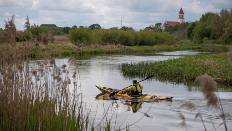 Nejlepší pohled na „Polskou Amazonii“ je z úrovně hladiny