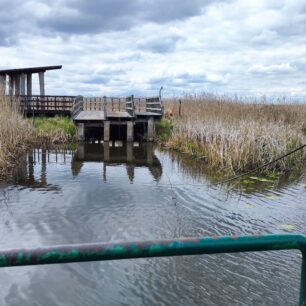Slavná lávka Waniewo-Śliwno a její pontony. Tady si cestu přes řeku musíte doslova přitáhnout vlastní silou