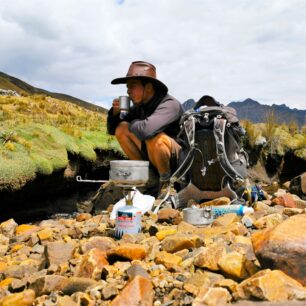 Pití čaje z koky uprostřed peruánských And