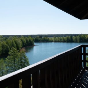 Rozhledna v Bryzglu. Ideální místo pro pozorování ptáků s dalekohledem v ruce