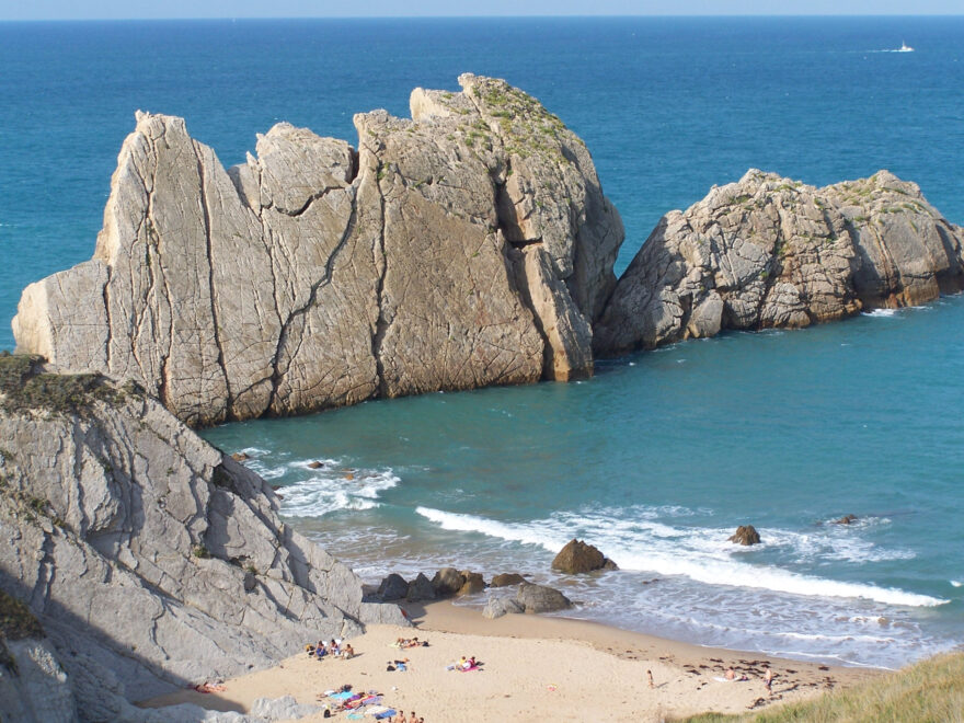 Playa de La Arnía ©Turismo de Cantabria