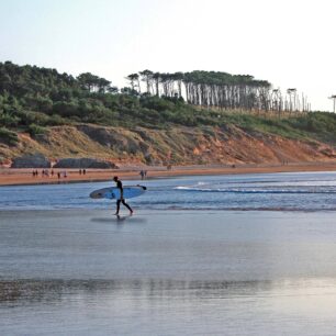 Surfař, Somo Pinares ©Turismo de Cantabria