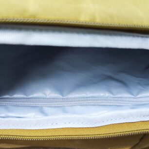 Voděodolná kapsa vám usnandní život, mokré plavky, špinavé boty nebo cokoliv znečištěného tak bude odděleno od ostatního