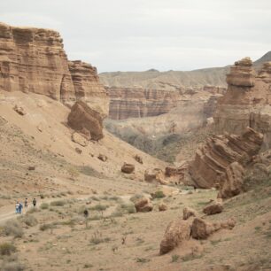 Charynský kaňon je vzdálený asi 3 hodiny jízdy od Almaty