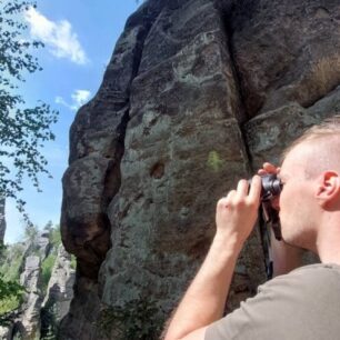 Kudy ta cesta vede a kde jsou ty kruhy? - Prachovské skály - NIKON STABILIZED 12×25