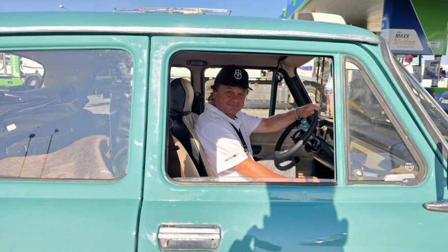 ROBOT EXPEDICE: Z Prahy do Osaky v historických vozech