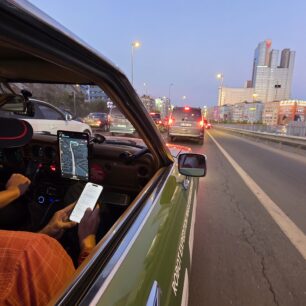 ROBOT EXPEDICE: Z Prahy do Osaky v historických vozech