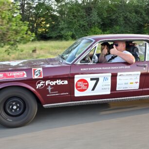 ROBOT EXPEDICE: Z Prahy do Osaky v historických vozech