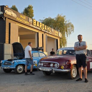 ROBOT EXPEDICE: Z Prahy do Osaky v historických vozech