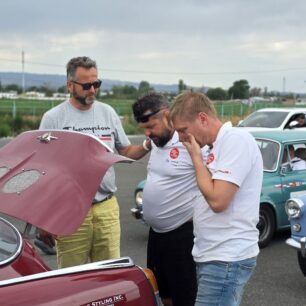 ROBOT EXPEDICE: Z Prahy do Osaky v historických vozech