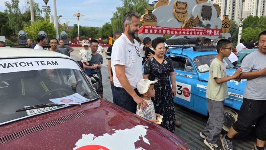 ROBOT EXPEDICE: Z Prahy do Osaky v historických vozech