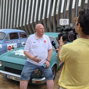 ROBOT EXPEDICE: Z Prahy do Osaky v historických vozech