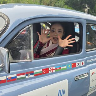 ROBOT EXPEDICE: Z Prahy do Osaky v historických vozech