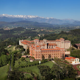 Univerzita Pontificia ©Turismo de Cantabria