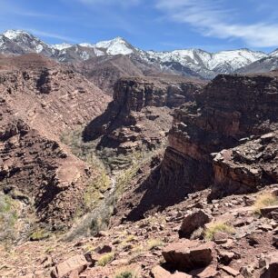 Na výletě v okolí Megdaz se nám otevírají úžasné výhledy.