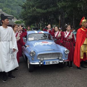 ROBOT EXPEDICE: Z Prahy do Osaky v historických vozech