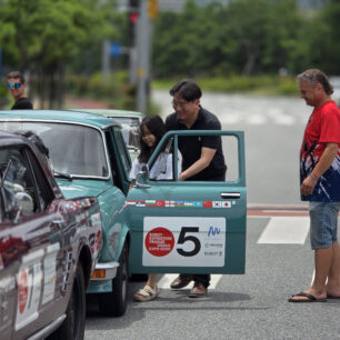 ROBOT EXPEDICE: Z Prahy do Osaky v historických vozech