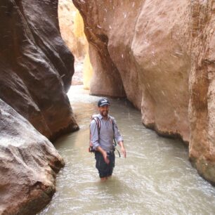 Vodní hrátky v soutěsce řeky M´Goun. 