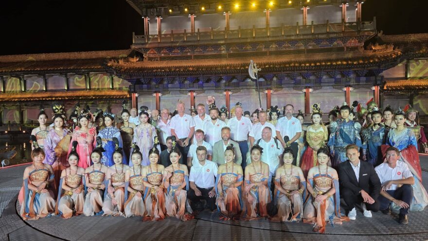 ROBOT EXPEDICE: Z Prahy do Osaky v historických vozech