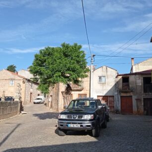 Jedna z vesnic severovýchodního Portugalska - Carvicais