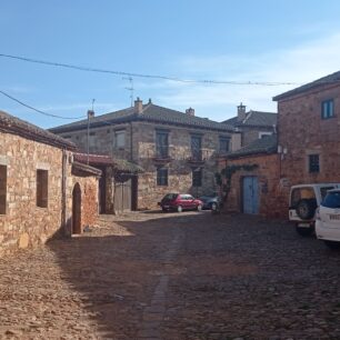 Stará vesnička Pedredo na úpatí Kantáberských Kordiller