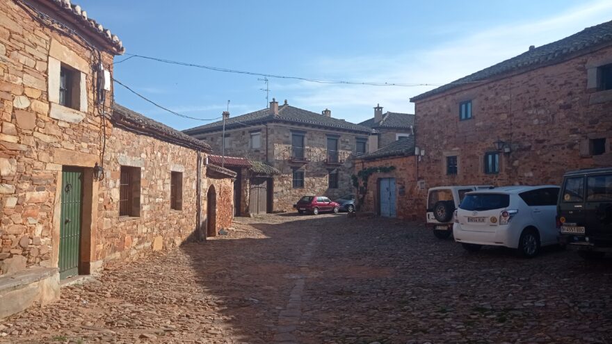 Stará vesnička Pedredo na úpatí Kantáberských Kordiller