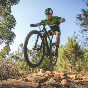 Na kole krajem Girony. Foto: ShutterStock