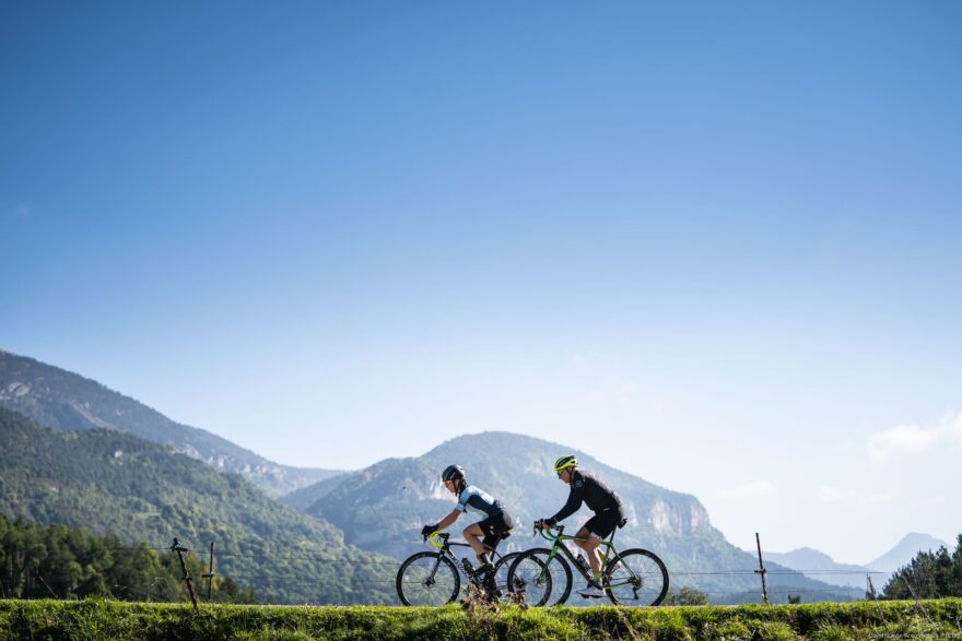 Na kole krajem Girony. Foto: David Rueda. Arxiu Imatges PTCBG