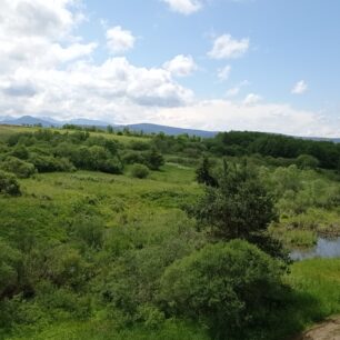 Krajina Oravy se Západními Tatrami v pozadí
