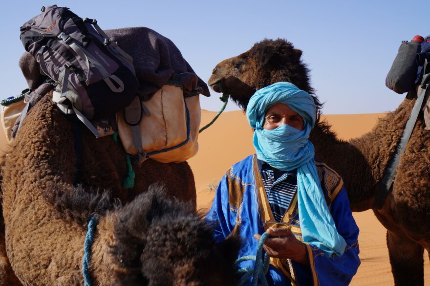 Marocká vášeň pro vyprávění příběhů se občas projeví i v každodenním životě.
