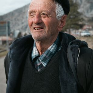 Místní pastevec v městečku Leskovik, albánsko-řecká hranice.