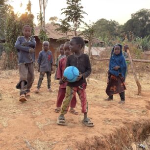 FILIP VÍTEK: Afrika – Do pekla a zase zpátky