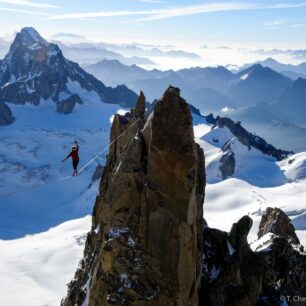 DANNY MENŠÍK: Obří lajna