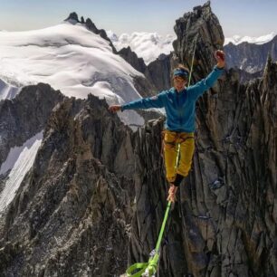 DANNY MENŠÍK: Obří lajna