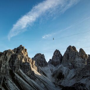 DANNY MENŠÍK: Obří lajna