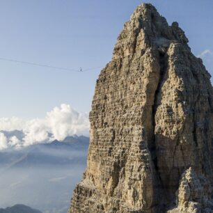 DANNY MENŠÍK: Obří lajna