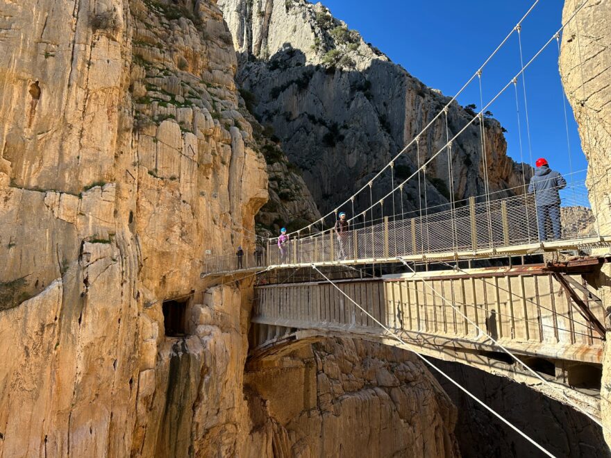 Celý přechod zabere většině lidí 3–4 hodiny