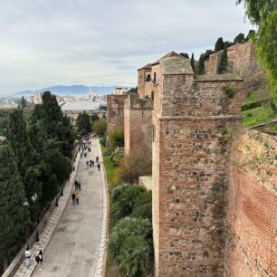 Alcazaba, maurská pevnost z 11. století, patří k nejpůsobivějším místům ve městě.