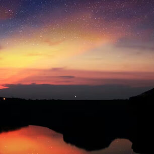 Pozorování hvězdné oblohy. Zdroj: Shutterstock