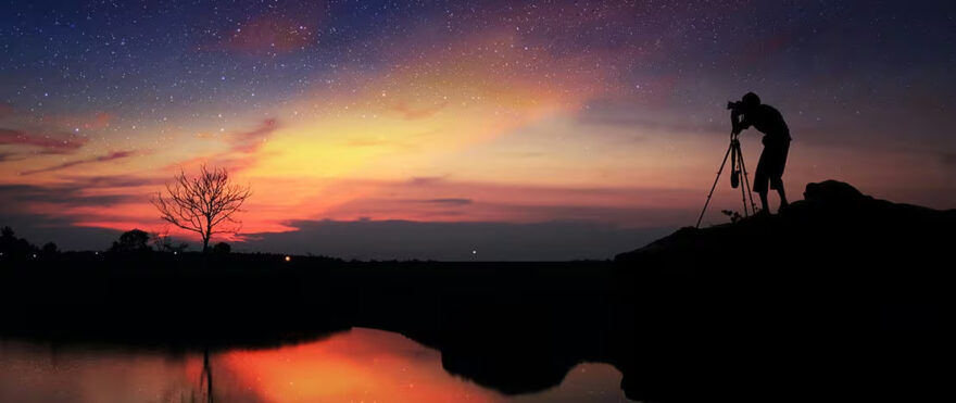 Pozorování hvězdné oblohy. Zdroj: Shutterstock