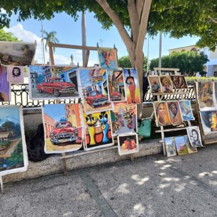 Pouliční prodej obrazů místního malíře