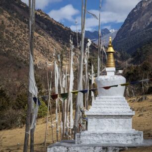 Buddhistická Stúpa v Tsampa, poslední obydlené vesnici na Treku