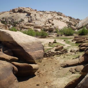 Známá nádrž Barker's Dam. Jedno z míst v Joshua Tree, kde se zachytává voda z občasných dešťů.