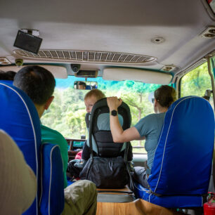Počas presunov autobusom
