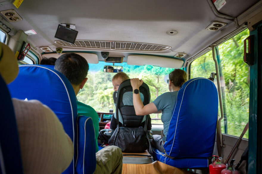 Počas presunov autobusom
