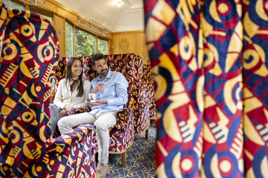 Bernina Express. Pullman Class - vozy ve stylu třicátých let
