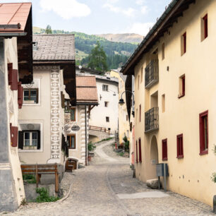 Centrem oblasti Dolního Engandinu je Scuol. Foto: Alberto Zeni