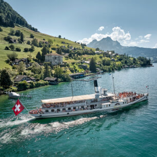 Záběry z dronu zachycující parník Gallia na jezeře Vierwaldstättersee © Switzerland Tourism