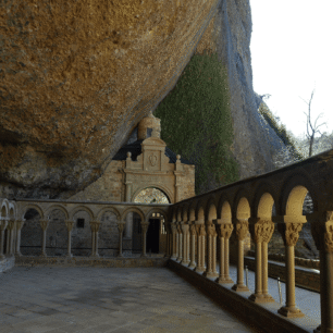 Klášter San Juan de la Peña. Zdroj: Turespaña