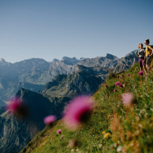 Chůze po hřebeni – výhled na Titlis © Switrzerland Tourism